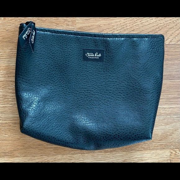 $6 🌸 Madison Handbags ~ Trish Rost Collection ~ Black ~ Cosmetics Bag - Picture 3 of 6